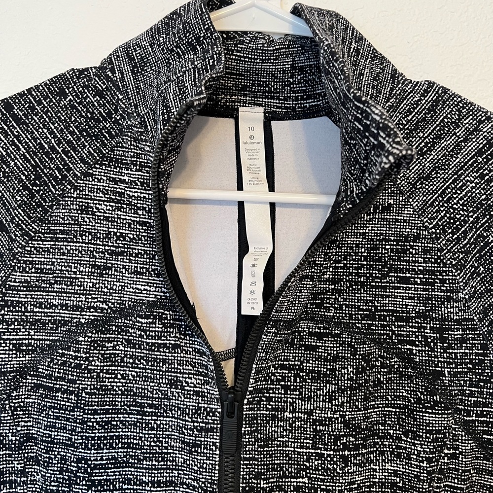Lululemon jacket - Picture 4 of 5